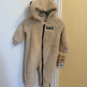 NWT Levi’s Fuzzy Hoodie Zipper Onesie NWT baby 9 months